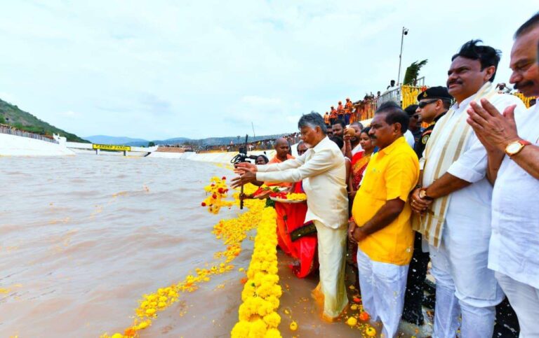 చంద్రబాబు భావోద్వేగం, వెలిగొండ ప్రాజెక్టు జాతికి అంకితం.